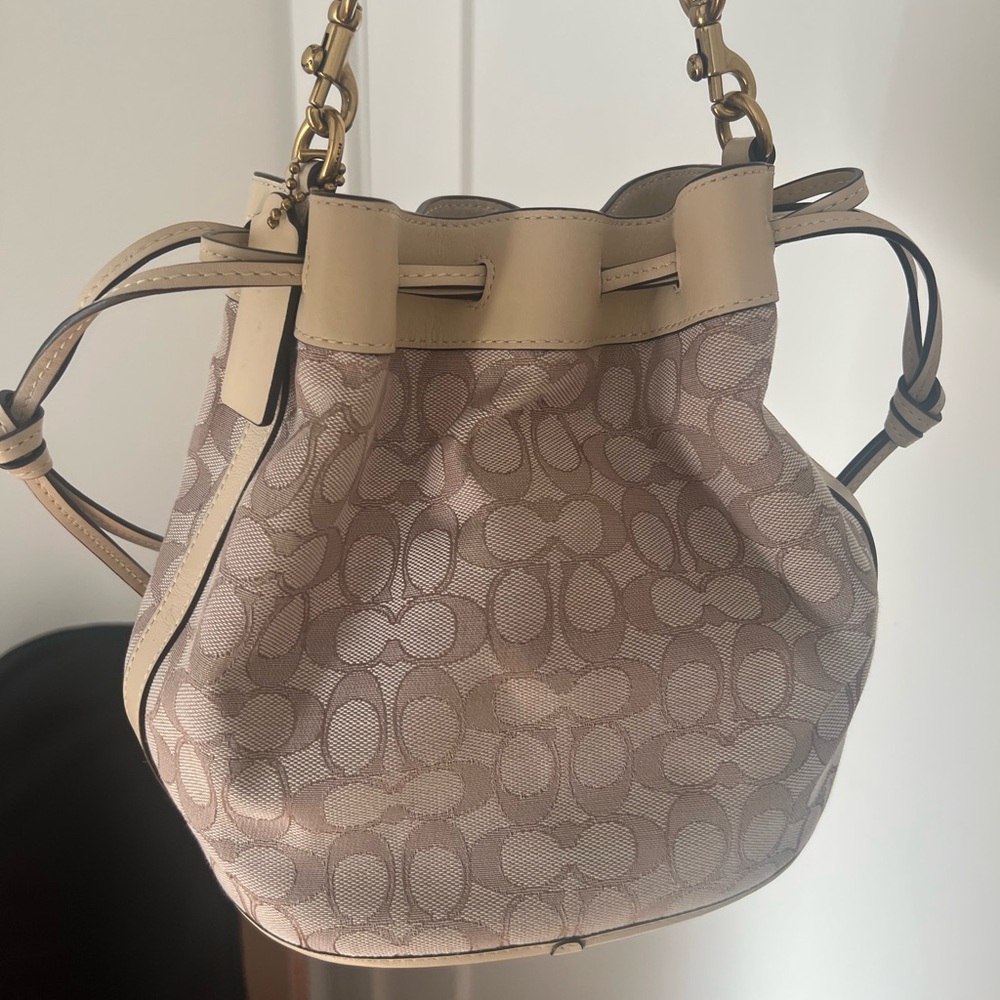 Coach Field Bucket Bag in Signature Jacquard